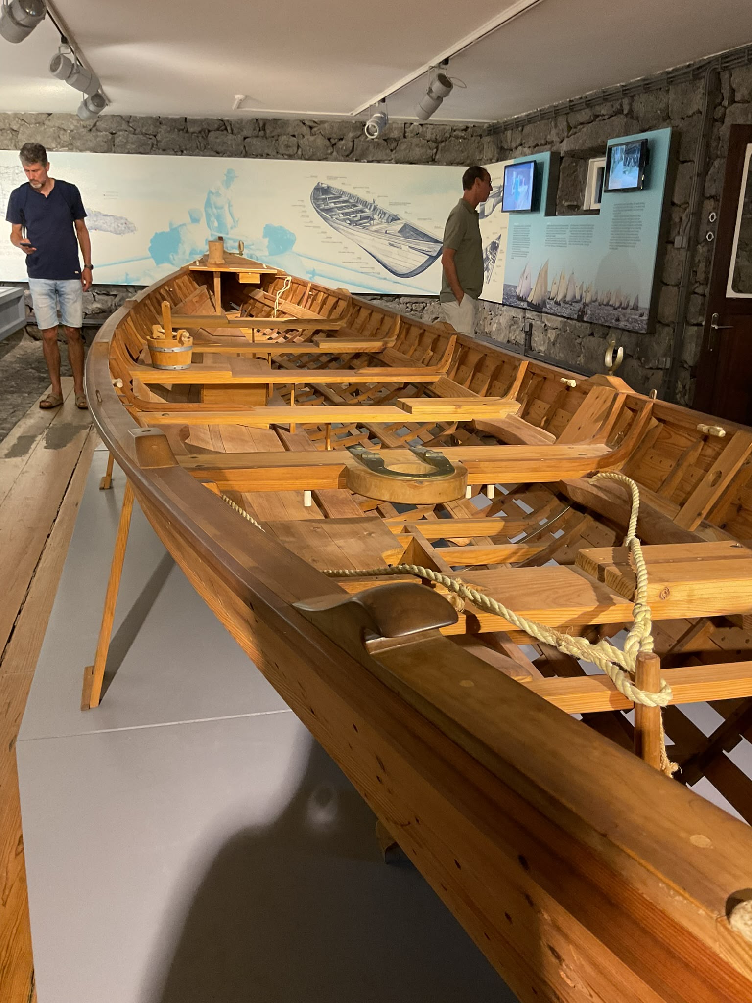 Bote baleeiro preservado num museu
